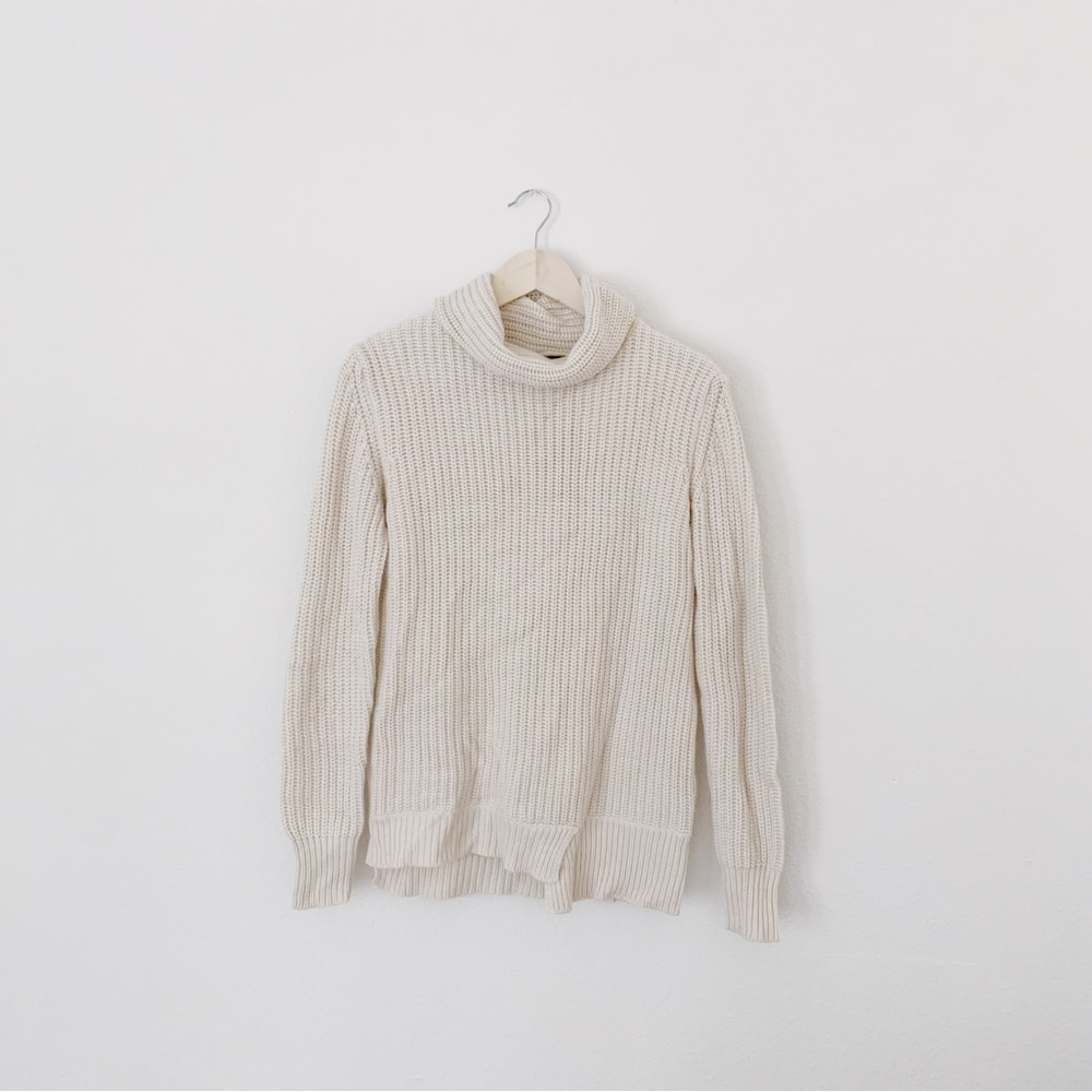 LIKE NEW! CREAM OFF WHITE HEAVY KNIFT TURTLE NECK SWEATER!